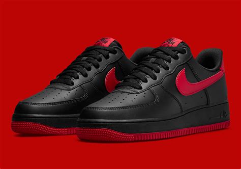 nike air force zwart met rood|zwarte nike air force 1.